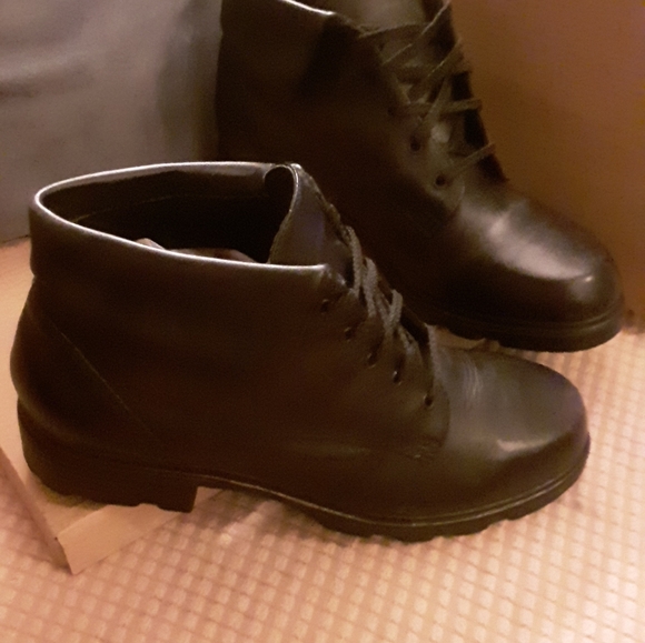 Womans Boots - Picture 5 of 8